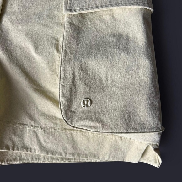 Lululemon Relaxed-Fit Super-High-Rise Cargo Size 8 /Short 4" - Finch Yellow - Picture 4 of 8